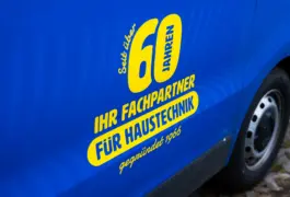 Zu sehen ist die Autobeklebung für die Firma Gaßner in Oberau in Oberbayern. Gestaltet wurde die Autobeklebung für das 60 jährige Jubiläum der Firma Gaßner im Jahr 2026. Gestaltet von Theresa Fischer.