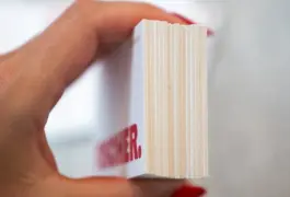 Zu sehen ist die Visitenkarte für Theresa Fischer Grafikdesign, kurz FISCHER. Design. Gestaltet von der Grafikdesignerin Theresa Fischer aus Oberau bei Garmisch-Partenkirchen.