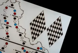 Zu sehen ist das Brettspiel rund ums Thema Oberbayern. Das Brettspiel wurde entwickelt und gestaltet von Grafikdesignerin Theresa Fischer aus Oberau bei Garmisch-Partenkirchen.