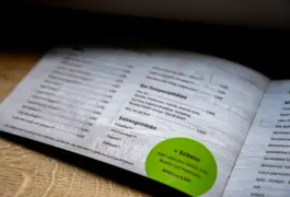 Zum sehen ist die Speisekarte der Croissanterie Gabriels in Seefeld am Pilsensee. Gestaltet von der Grafikdesignerin Theresa Fischer aus Oberau bei Garmisch-Partenkirchen.